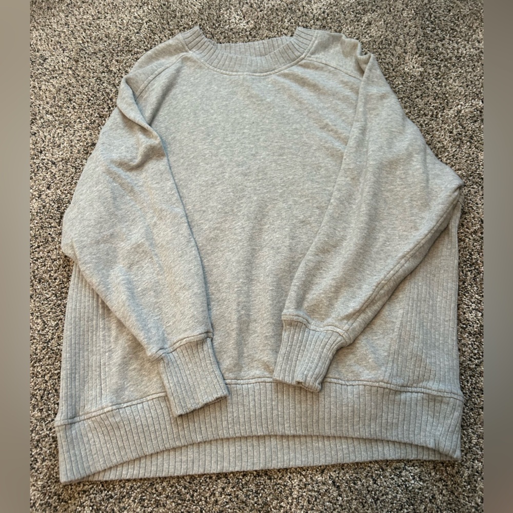 Aerie Women’s Oversized Gray Crewneck Sweatshirt